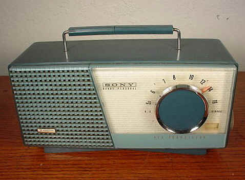 Retro~Radio.jpg (234975 bytes)