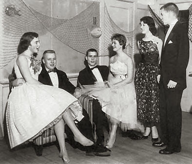 Retro~SchoolDance2.jpg (32620 bytes)