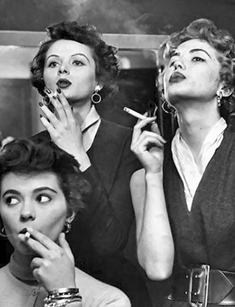 Retro~Smoking.jpg (89427 bytes)