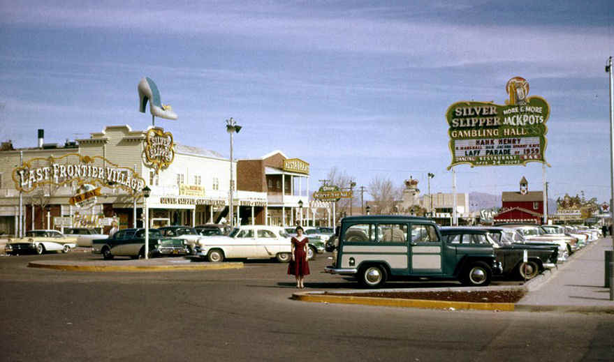 Retro~Vegas1.jpg (107829 bytes)